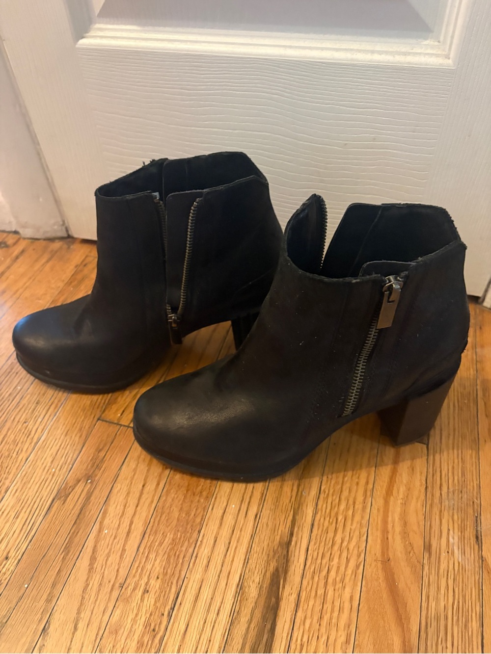Sorel Black Leather Ankle Booties with Double Side Zipper